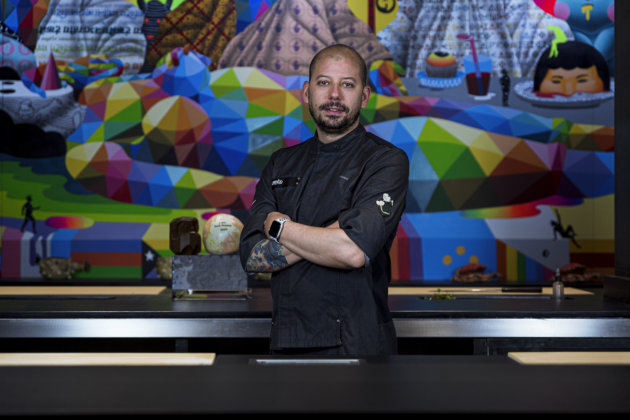 Chef Umiko Pablo Álvaro Marcos en la barra de sushi